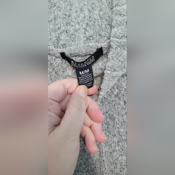 GUC soft gray mock neck high low knit sweater size M - Picture 3 of 8